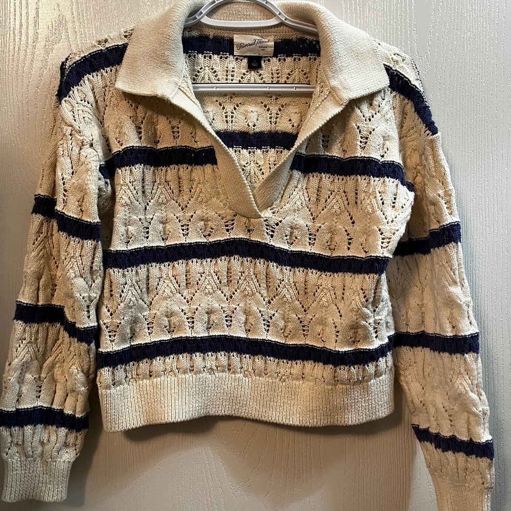 Universal Threads Blue Striped Cropped V-Neck Collar Sweater Size Small Size